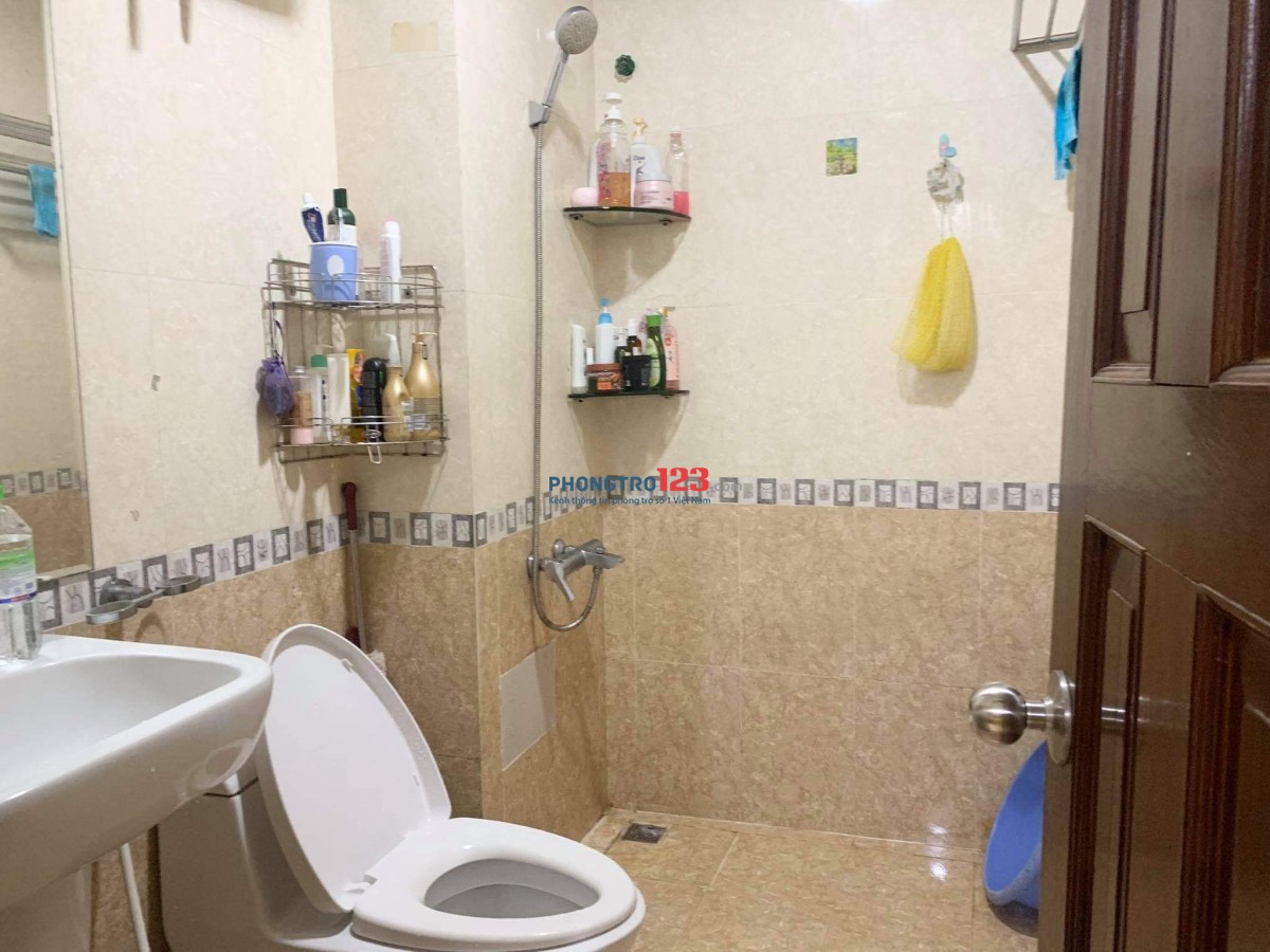 Cho 1-2 nữ thuê ở ghép trong 1 phòng tại Chung cư H2, Vĩnh Khánh, quận 4. Tháng 11 dọn vào ở
