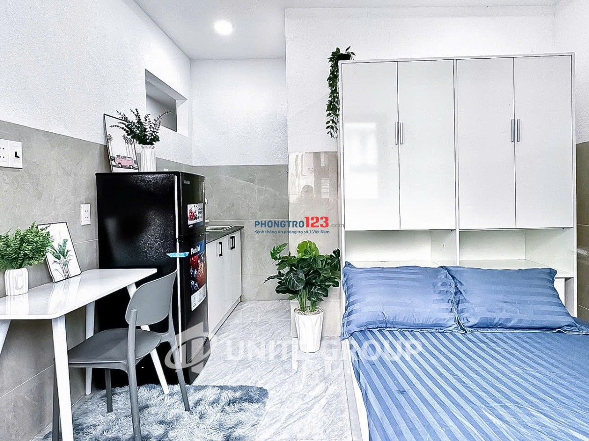 Siêu phẩm phòng trọ Quận 10, Ban công, gần Đại học Hoa Sen, Đại học Bách Khoa, Đại học Kinh tế
