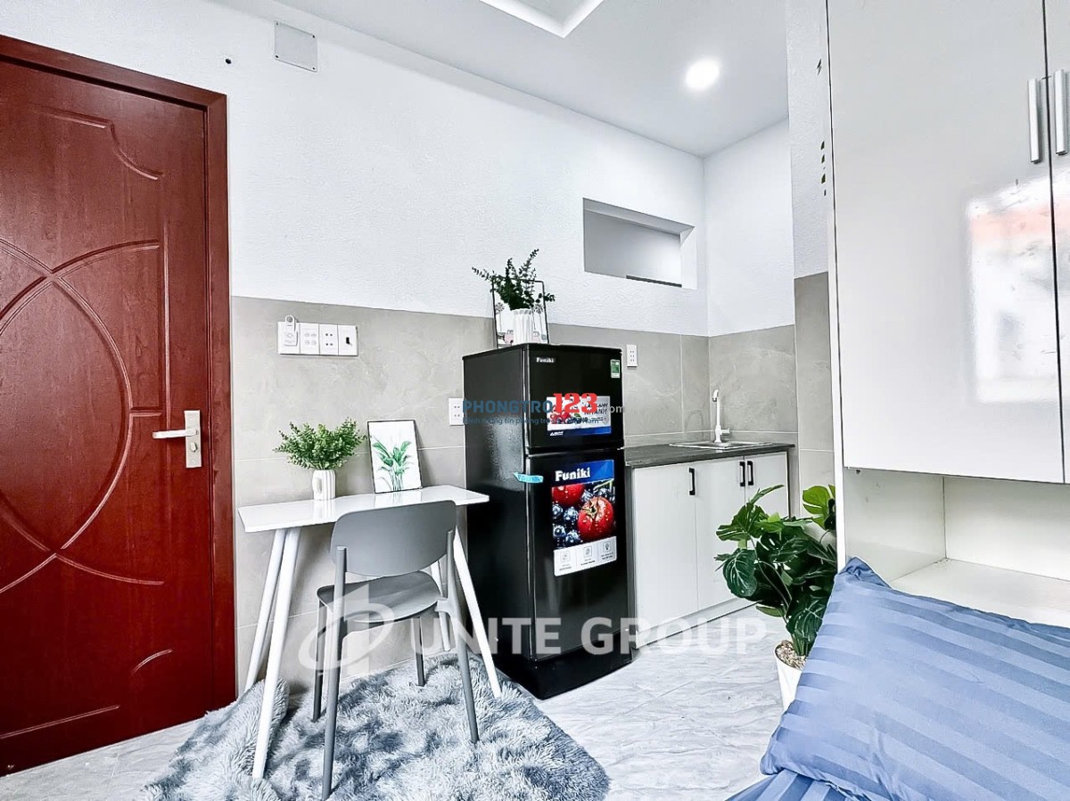 Siêu phẩm phòng trọ Quận 10, Ban công, gần Đại học Hoa Sen, Đại học Bách Khoa, Đại học Kinh tế