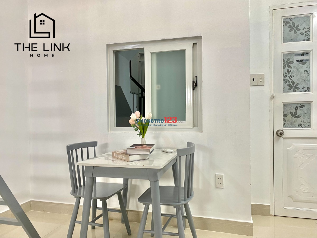 Phòng có gác full nội thất giá rẻ gần Ngã Tư Hàng Xanh ở được 4 người - 4 xe!