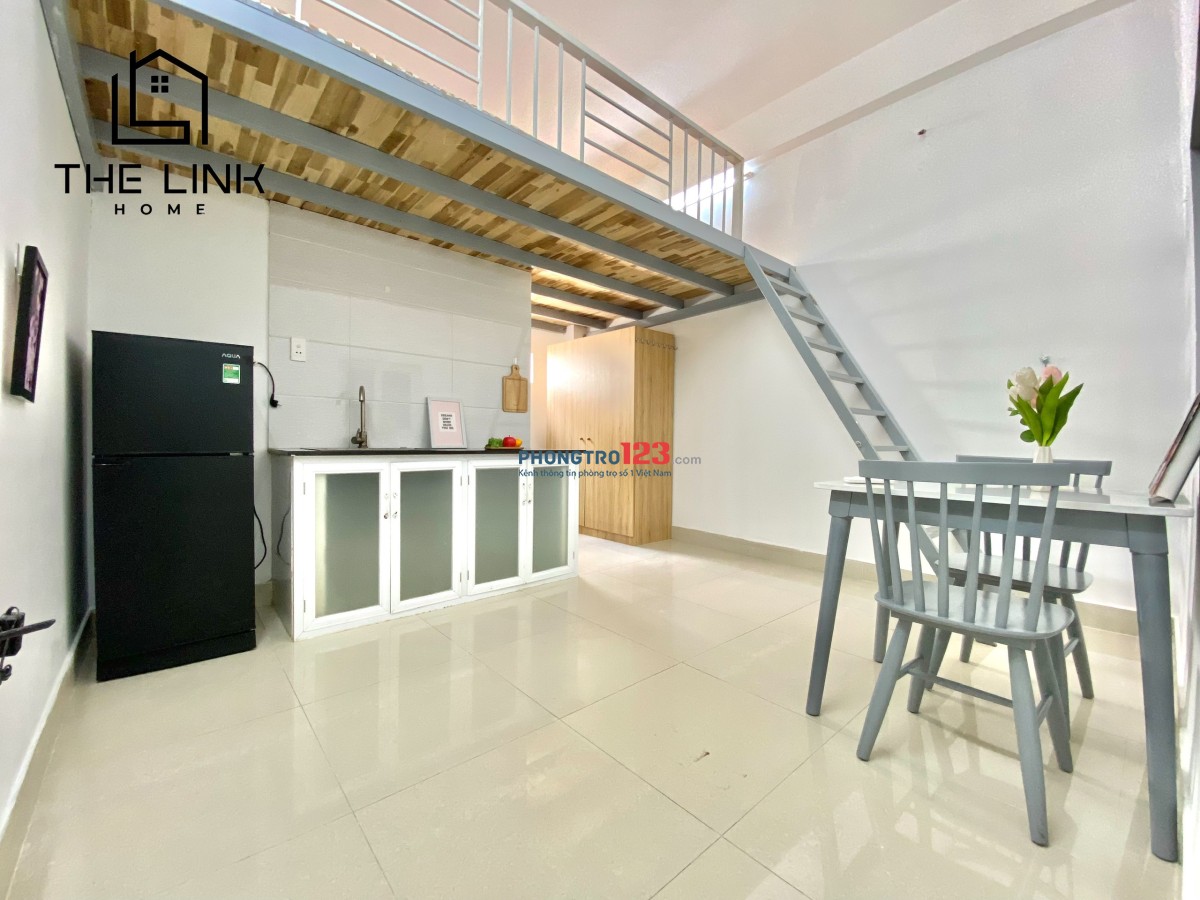 Phòng có gác full nội thất giá rẻ gần Ngã Tư Hàng Xanh ở được 4 người - 4 xe!