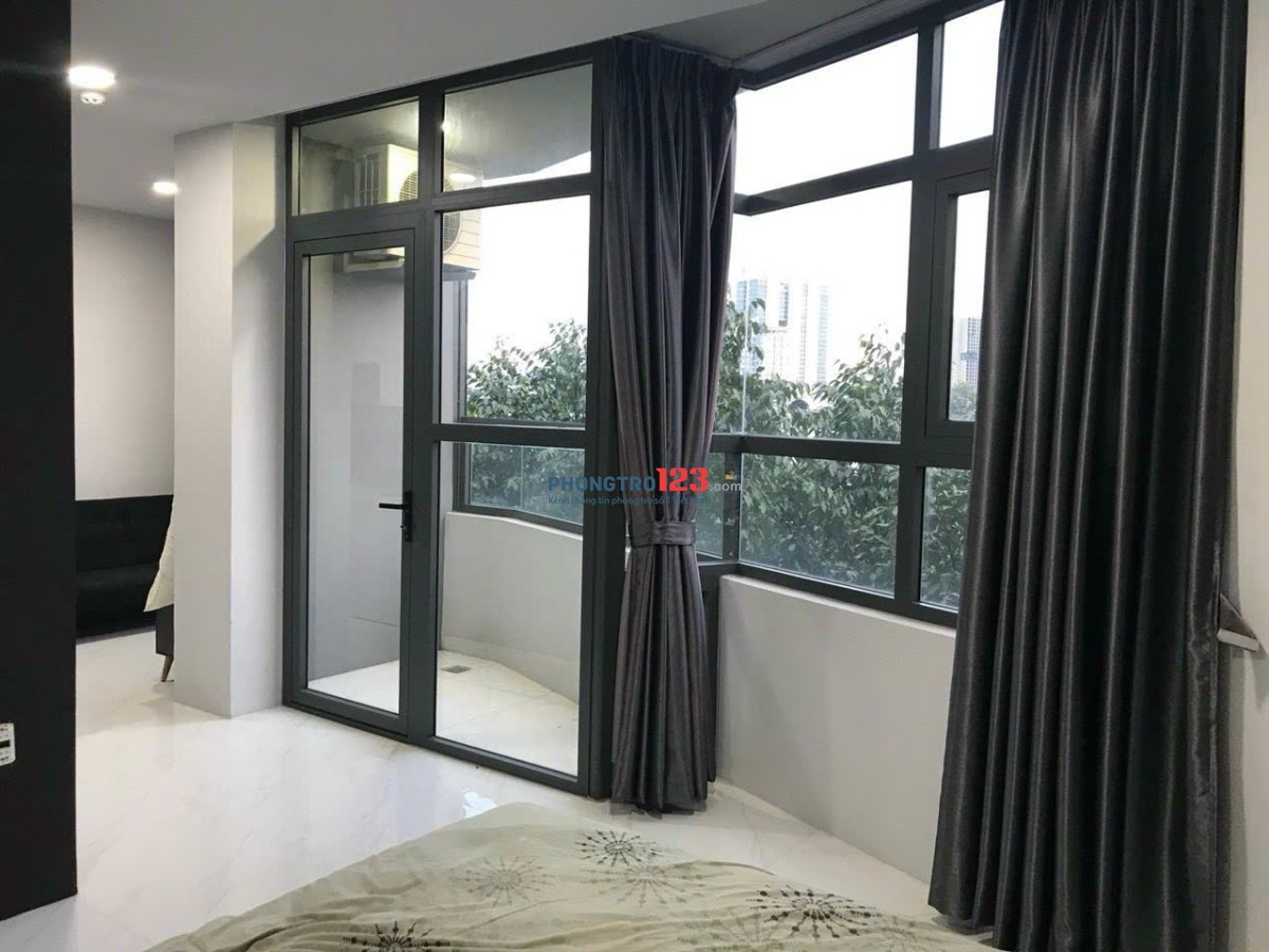 Căn hộ studio ban công 40m2 thang máy ngay mặt tiền bờ kè Trường Sa Quận 3