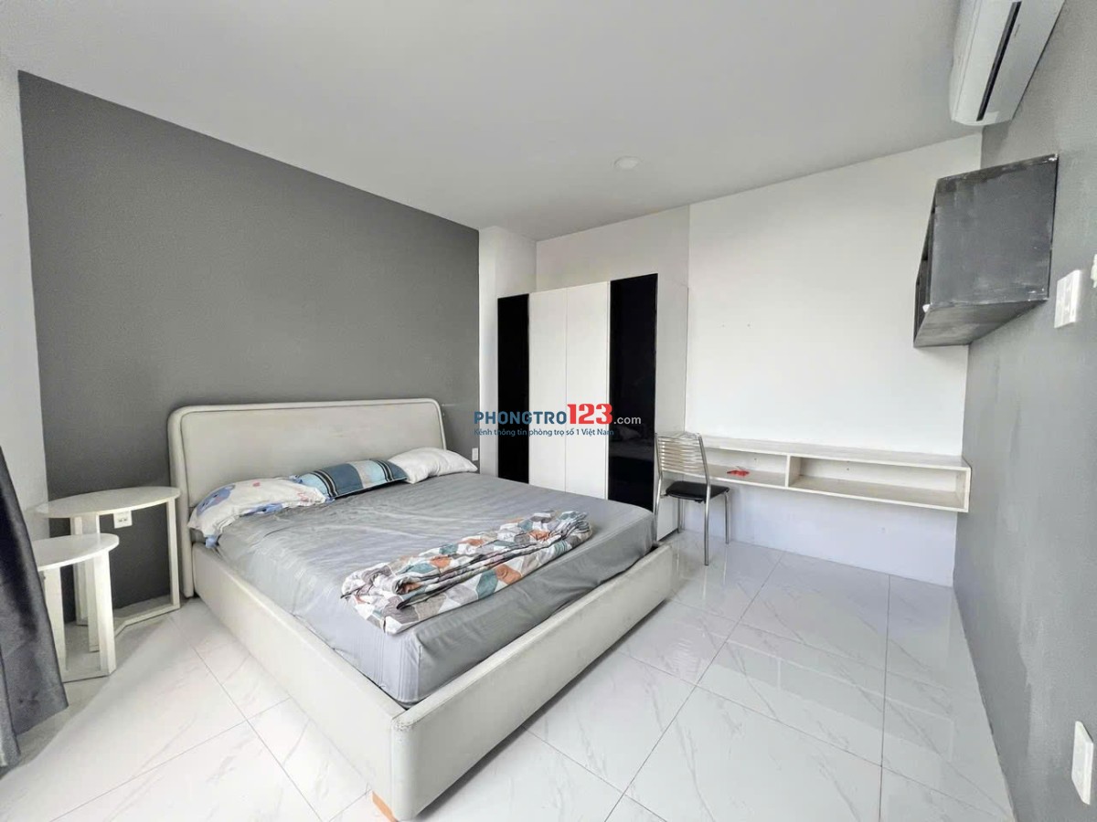 Căn hộ studio ban công 40m2 thang máy ngay mặt tiền bờ kè Trường Sa Quận 3