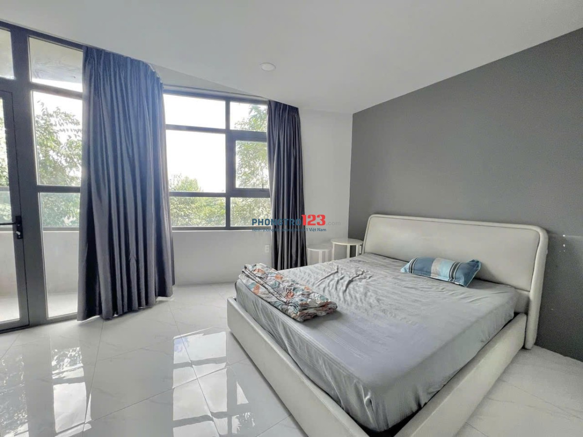Căn hộ studio ban công 40m2 thang máy ngay mặt tiền bờ kè Trường Sa Quận 3