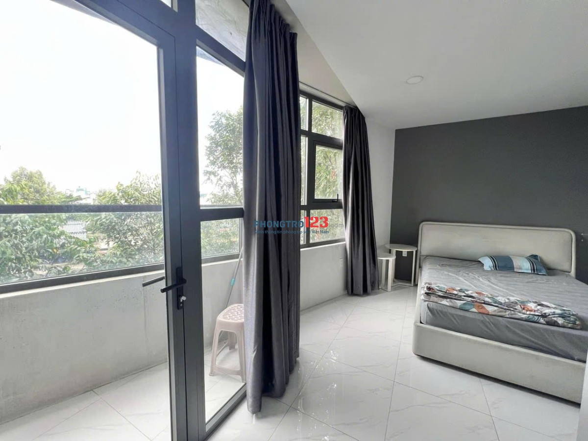 Căn hộ studio ban công 40m2 thang máy ngay mặt tiền bờ kè Trường Sa Quận 3