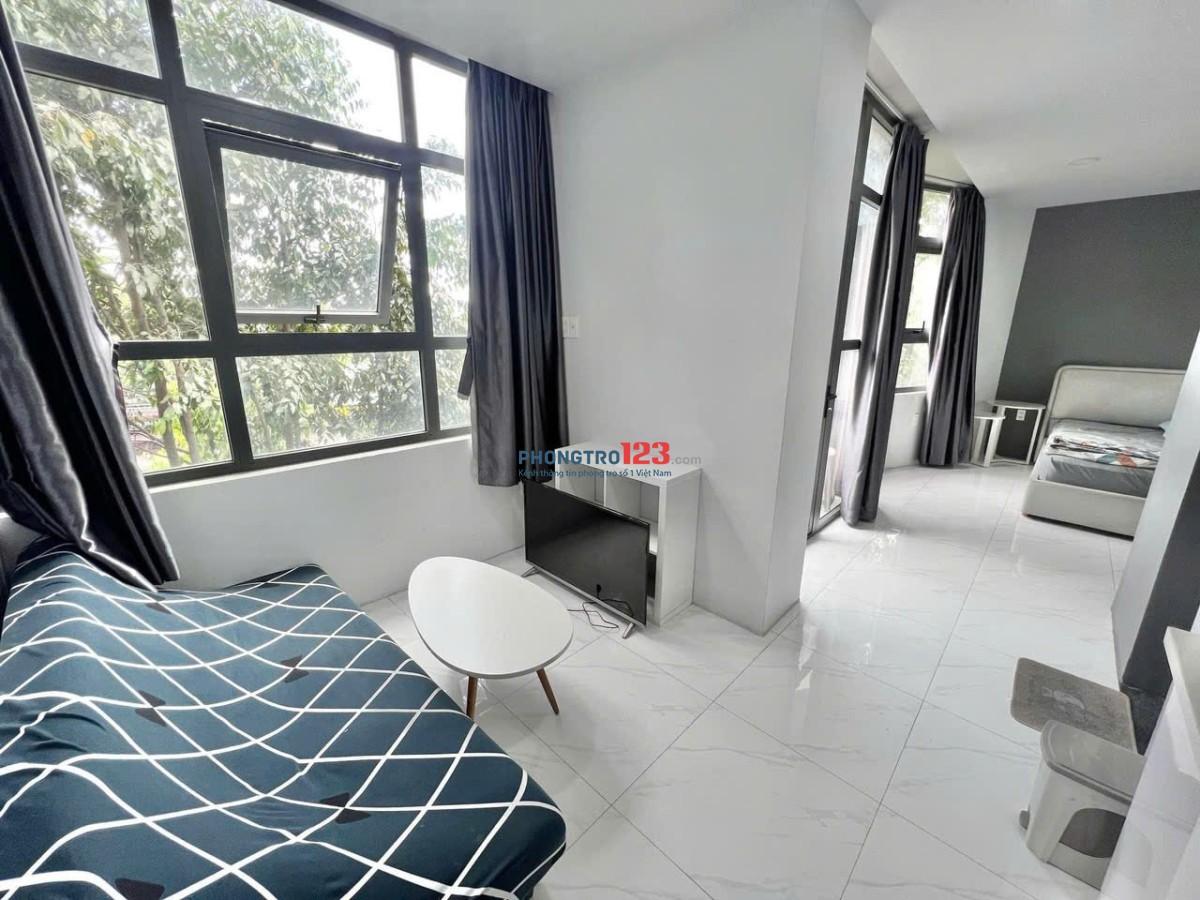 Căn hộ studio ban công 40m2 thang máy ngay mặt tiền bờ kè Trường Sa Quận 3