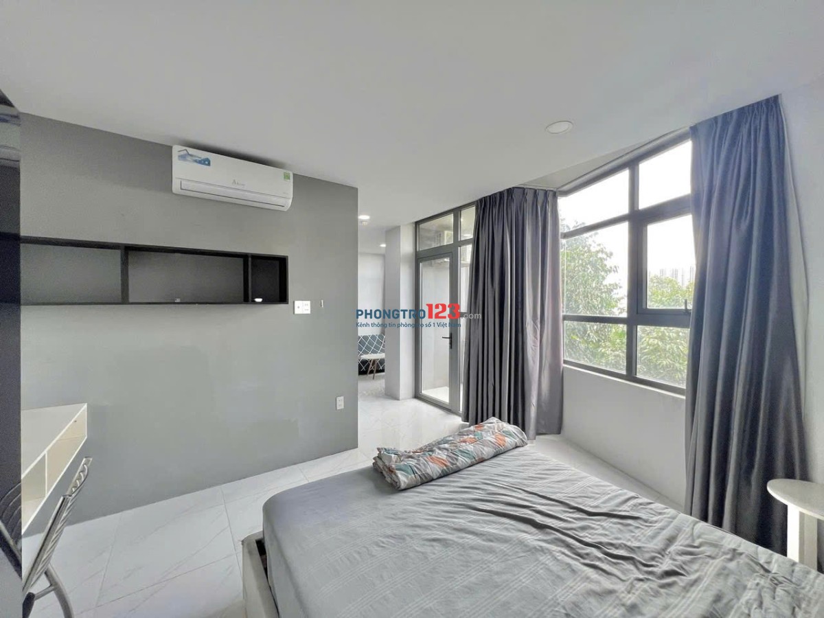 Căn hộ studio ban công 40m2 thang máy ngay mặt tiền bờ kè Trường Sa Quận 3