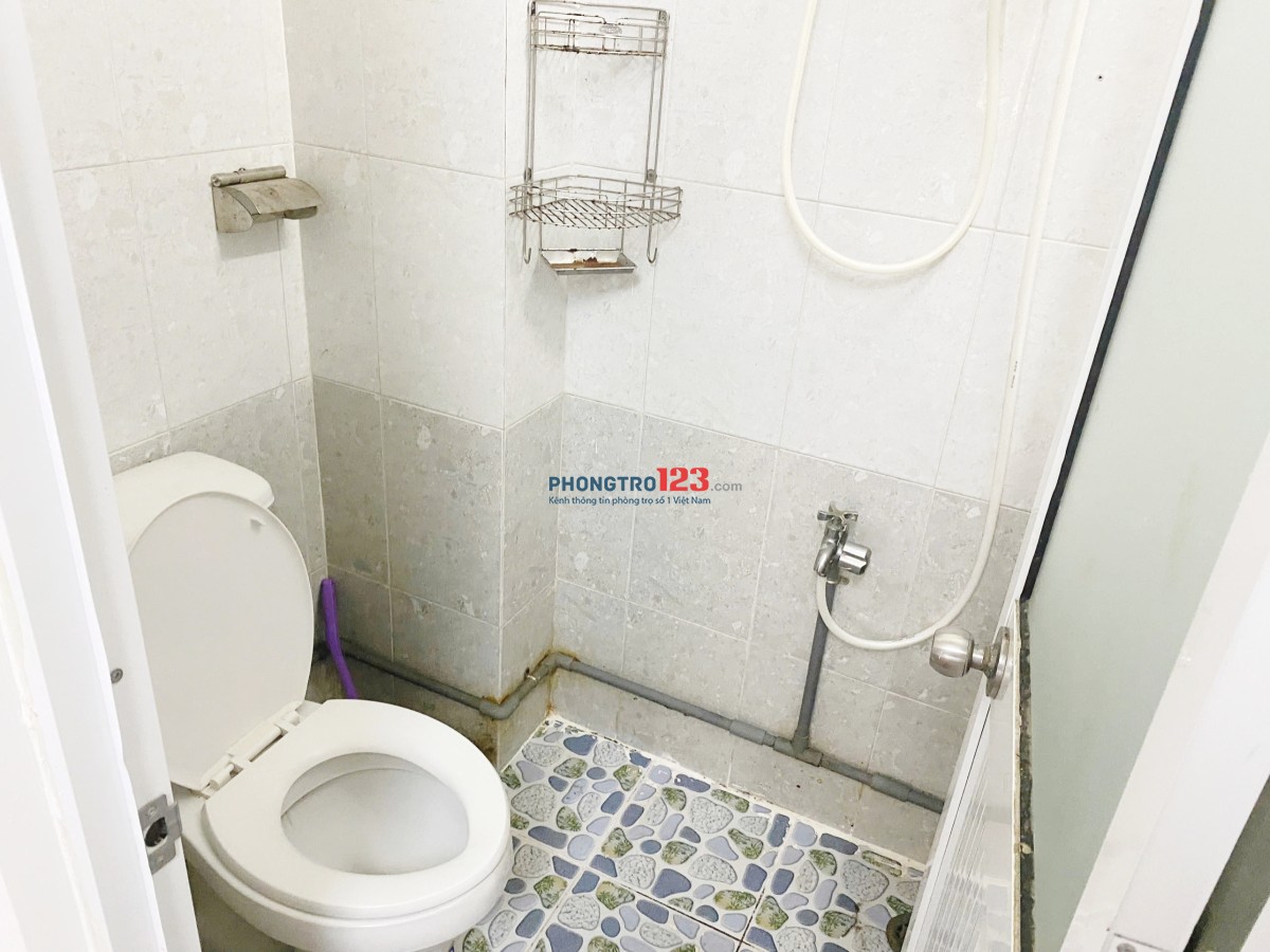 Nhượng phòng 20m2 Q.11 sát Q.10, BT , TPhú