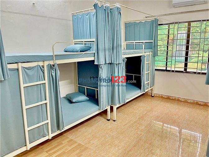 Phòng ký túc xá tại Hoàng Diệu, Quận 4, DT 20m2, đủ tiện ích, giá 1,7 triệu/tháng