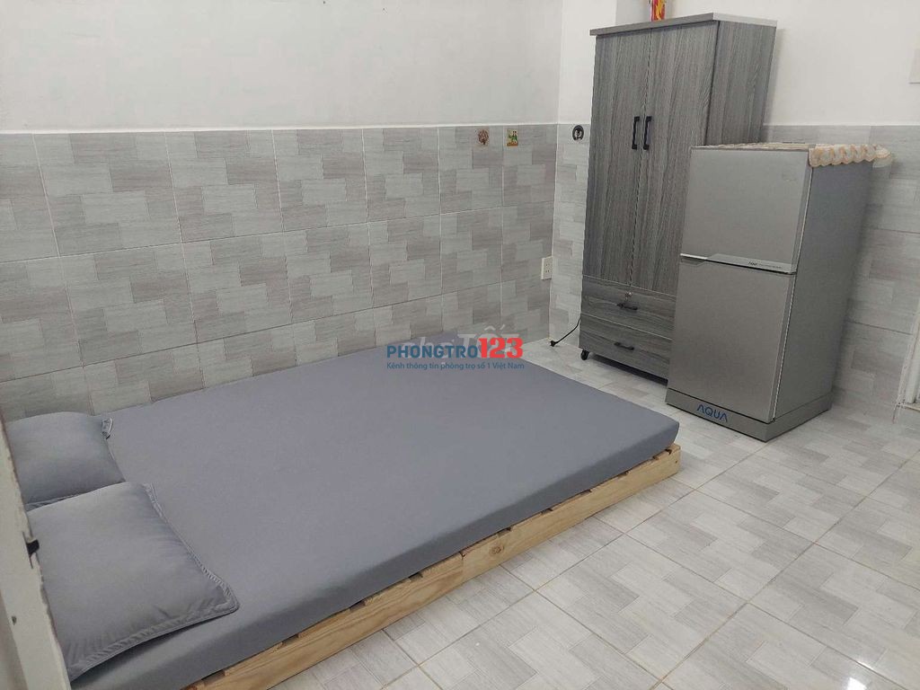 Cuối tháng 10 có phòng trọ cho thuê tại Đoàn Văn Bơ, DT 15m², đủ NT, giá 3,9 triệu/tháng