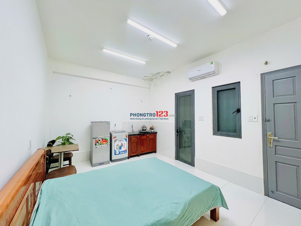 Căn hộ full nội thất mặt tiền Cộng Hòa - hầm xe - thang máy đầy đủ