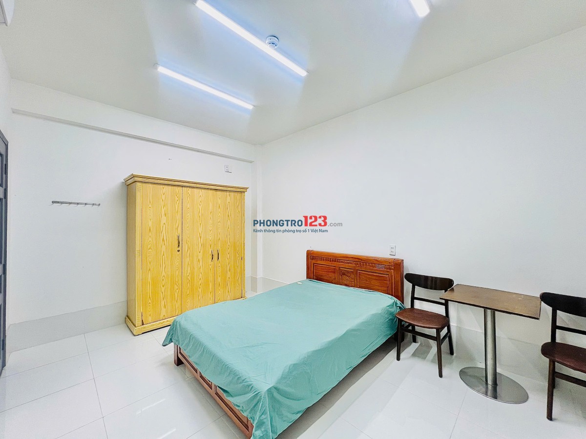 Căn hộ full nội thất mặt tiền Cộng Hòa - hầm xe - thang máy đầy đủ