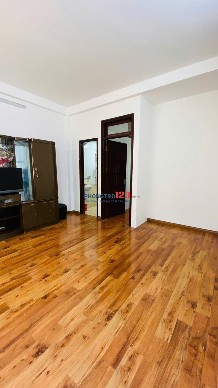Chính chủ cho thuê nhà 40m2 x 5 tầng tại ngách 6/2 phố Vĩnh Phúc Ba Đình