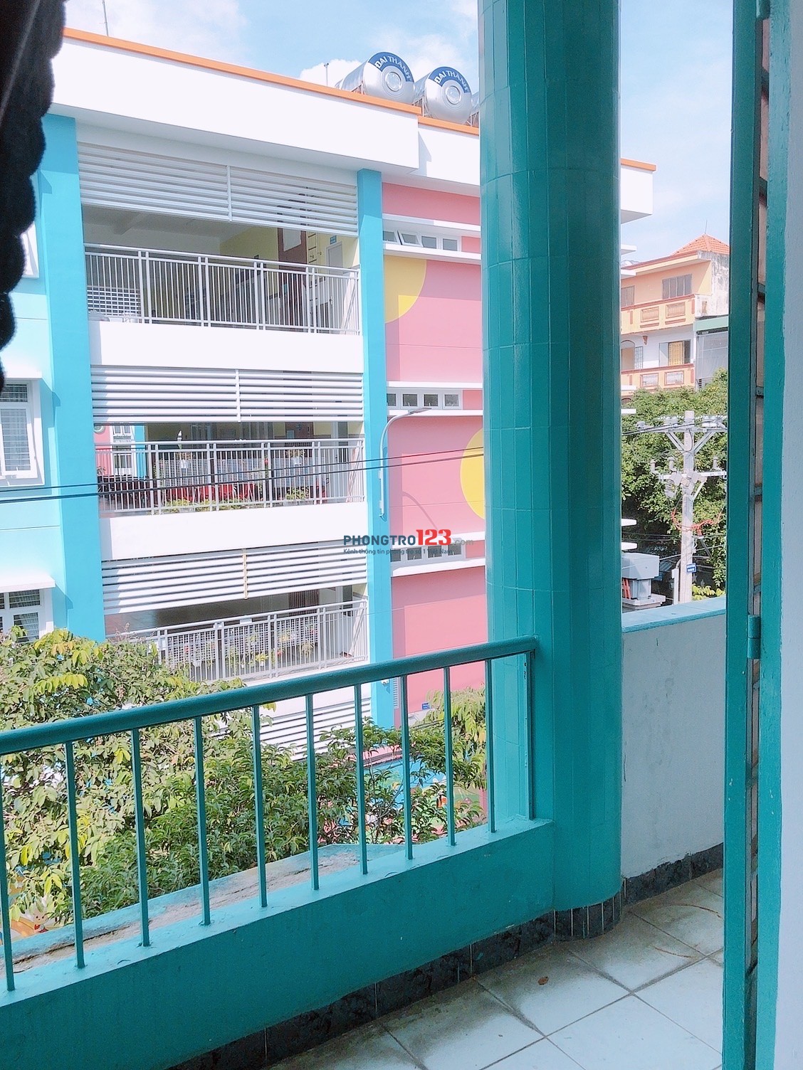 Phòng trọ 28m2. Đầy đủ nội thất . Ban công, toillet riêng, máy lạnh, máy giặt, tủ lạnh