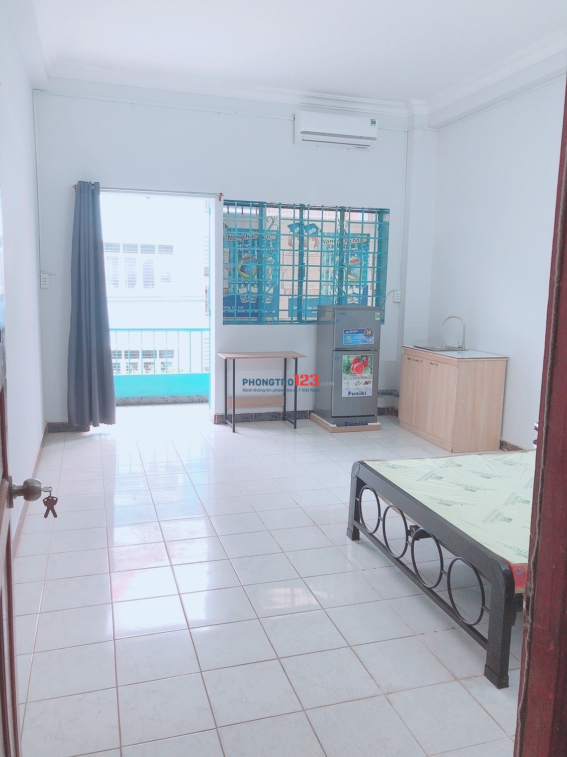 Phòng trọ 28m2. Đầy đủ nội thất . Ban công, toillet riêng, máy lạnh, máy giặt, tủ lạnh