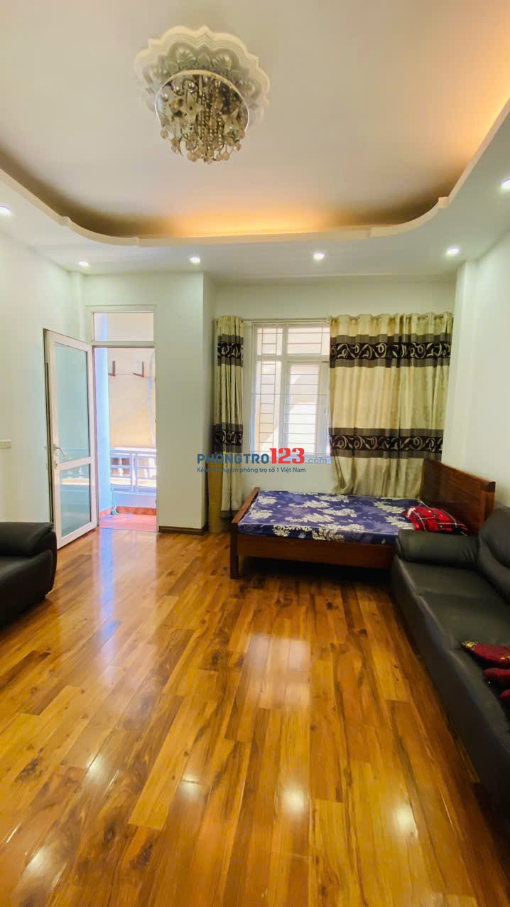 Chính chủ cho thuê nhà 40m2 x 5 tầng tại ngách 6/2 phố Vĩnh Phúc Ba Đình