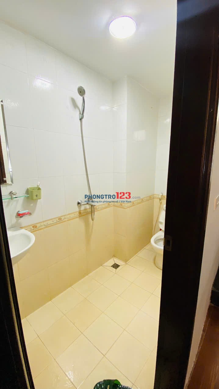 Chính chủ cho thuê nhà 40m2 x 5 tầng tại ngách 6/2 phố Vĩnh Phúc Ba Đình