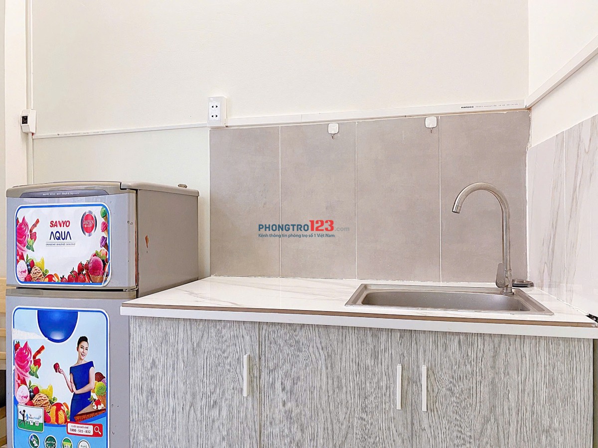 NGAY PHAN XÍCH LONG - STUDIO KO GIỚI HẠN NGƯỜI Ở . Giá chỉ : 4.500.000 Phan Xích Long, P2