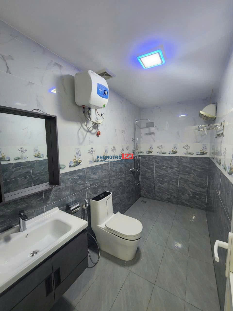 Chung cư Kington Residence, Hoàng Văn Thụ - Nhà mới, trần cao. Nội thất cao cấp. Có thể vào ở luôn
