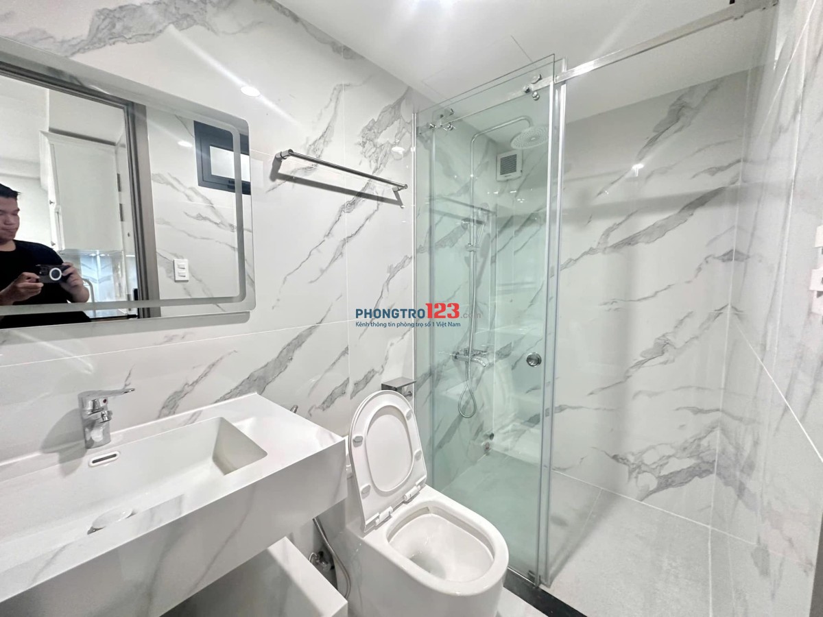 Căn Hộ Mới Xây 1 Phòng Ngủ Ban Công 50m2 Thang Máy Giá Cực Tôt Ngay Trung Tâm Quận 1