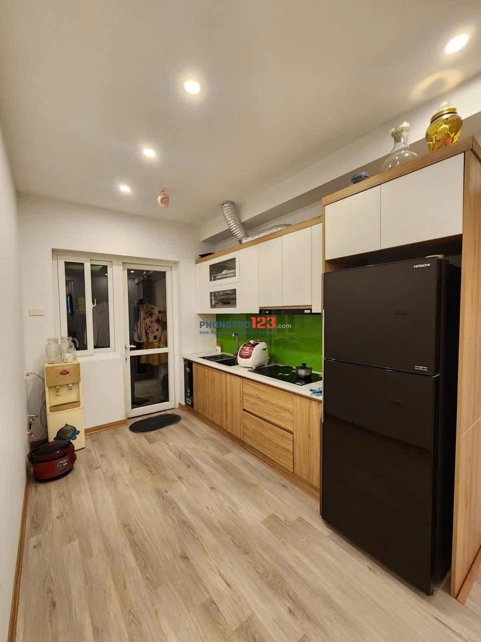 Chung cư Kington Residence, Hoàng Văn Thụ - Nhà mới, trần cao. Nội thất cao cấp. Có thể vào ở luôn