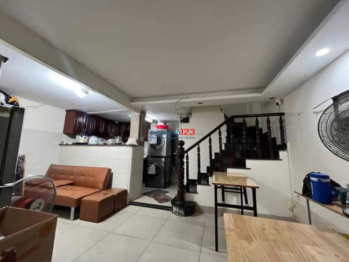 Ký Túc Xá Ngay Khu Ăn Uống Phan Xích Long Phòng chỉ 4 ng, giá 1tr8