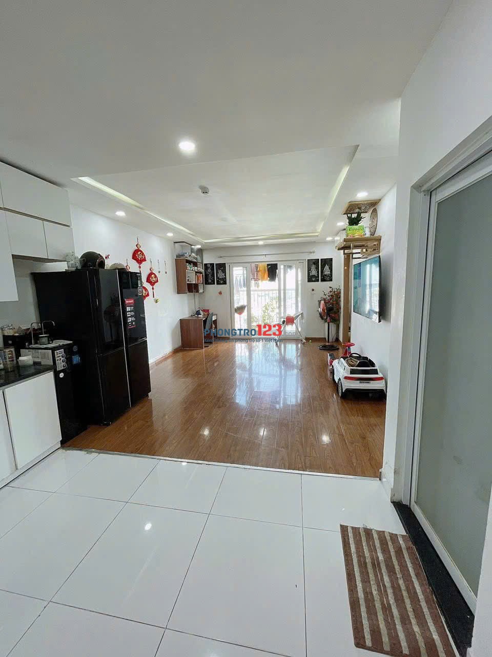 SaiGon Pearl - Nguyễn Hữu Cảnh, Nằm ngay khu căn hộ cao cấp, toà nhà Opal, thuộc Sai Gon Pearl