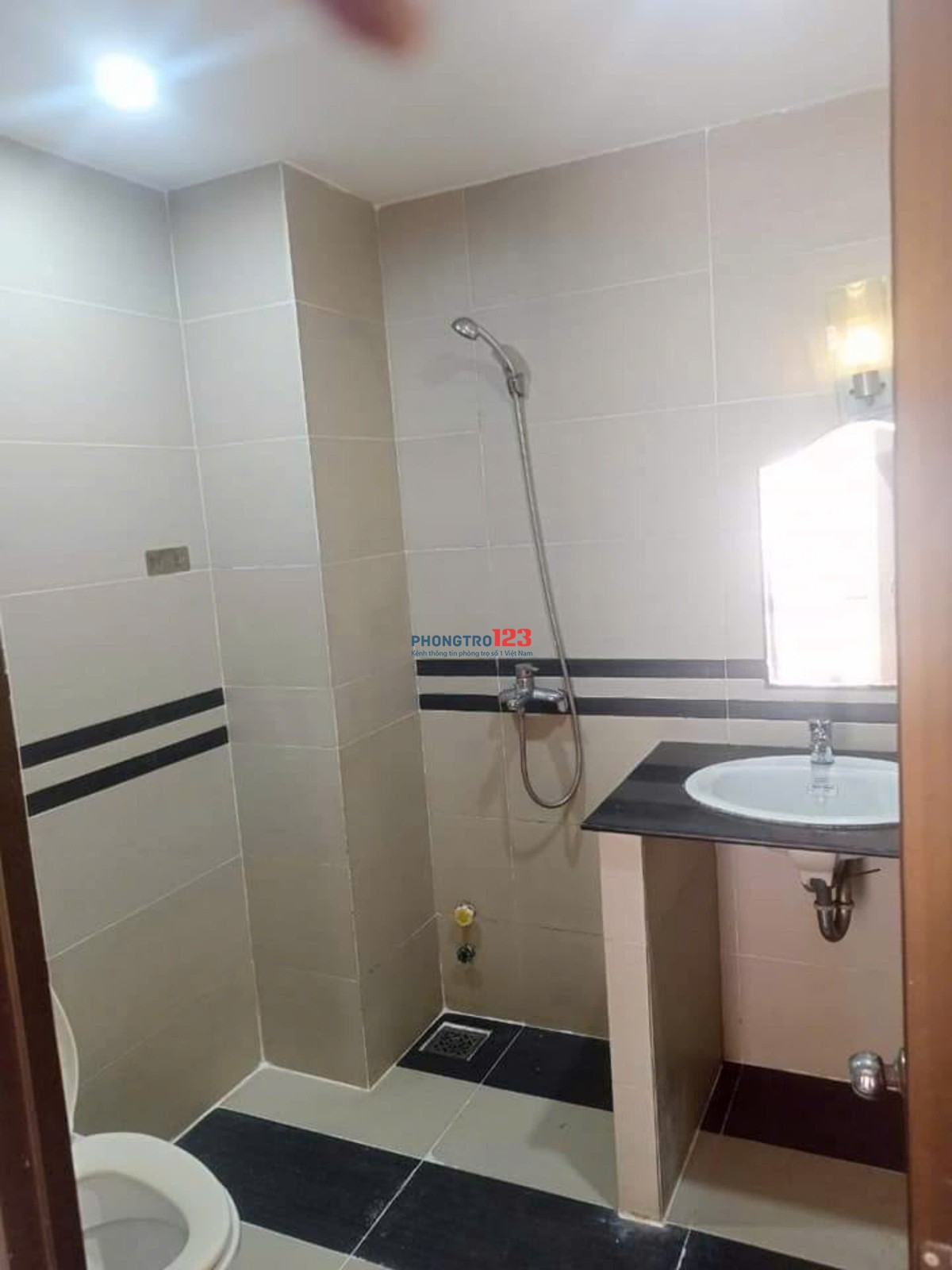 Ký Túc Xá Ngay Khu Ăn Uống Phan Xích Long Phòng chỉ 4 ng, giá 1tr8