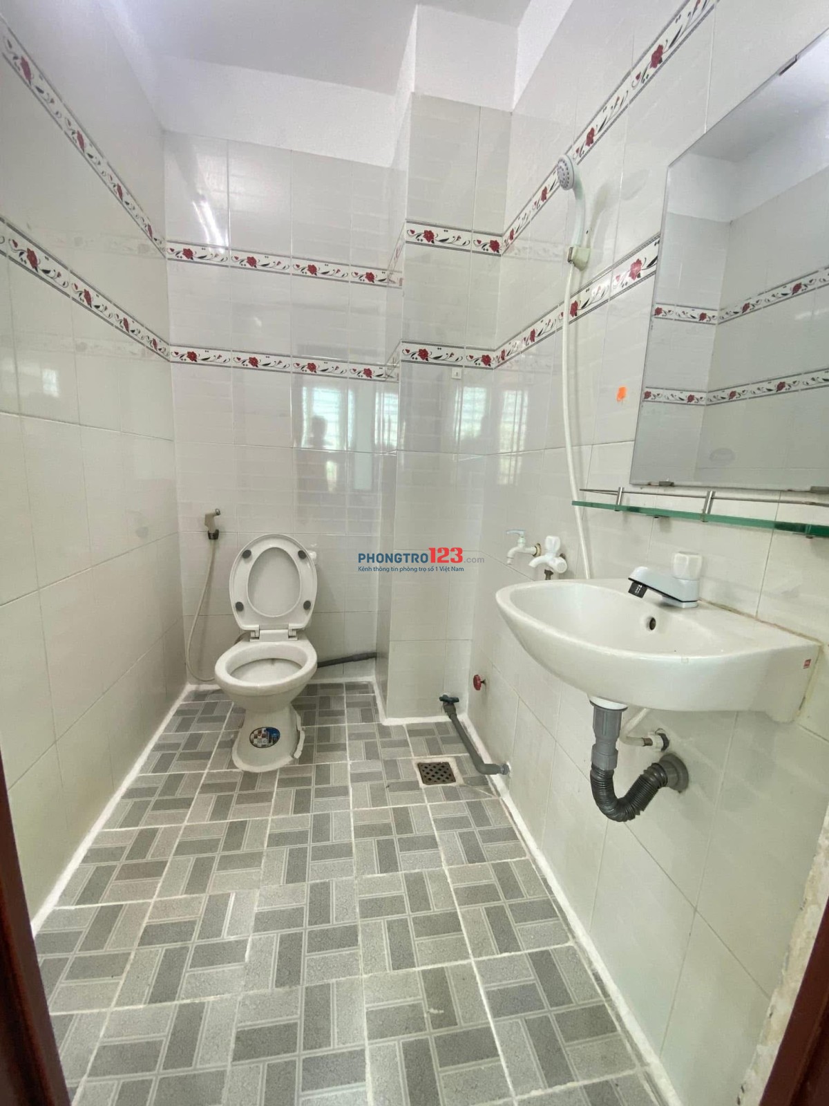 Phòng Trọ Giá RẺ, Sẳn máy lạnh, thang máy, Ngay cạnh AEON Tân Phú 300m, Ngay Đại Học Công Thương