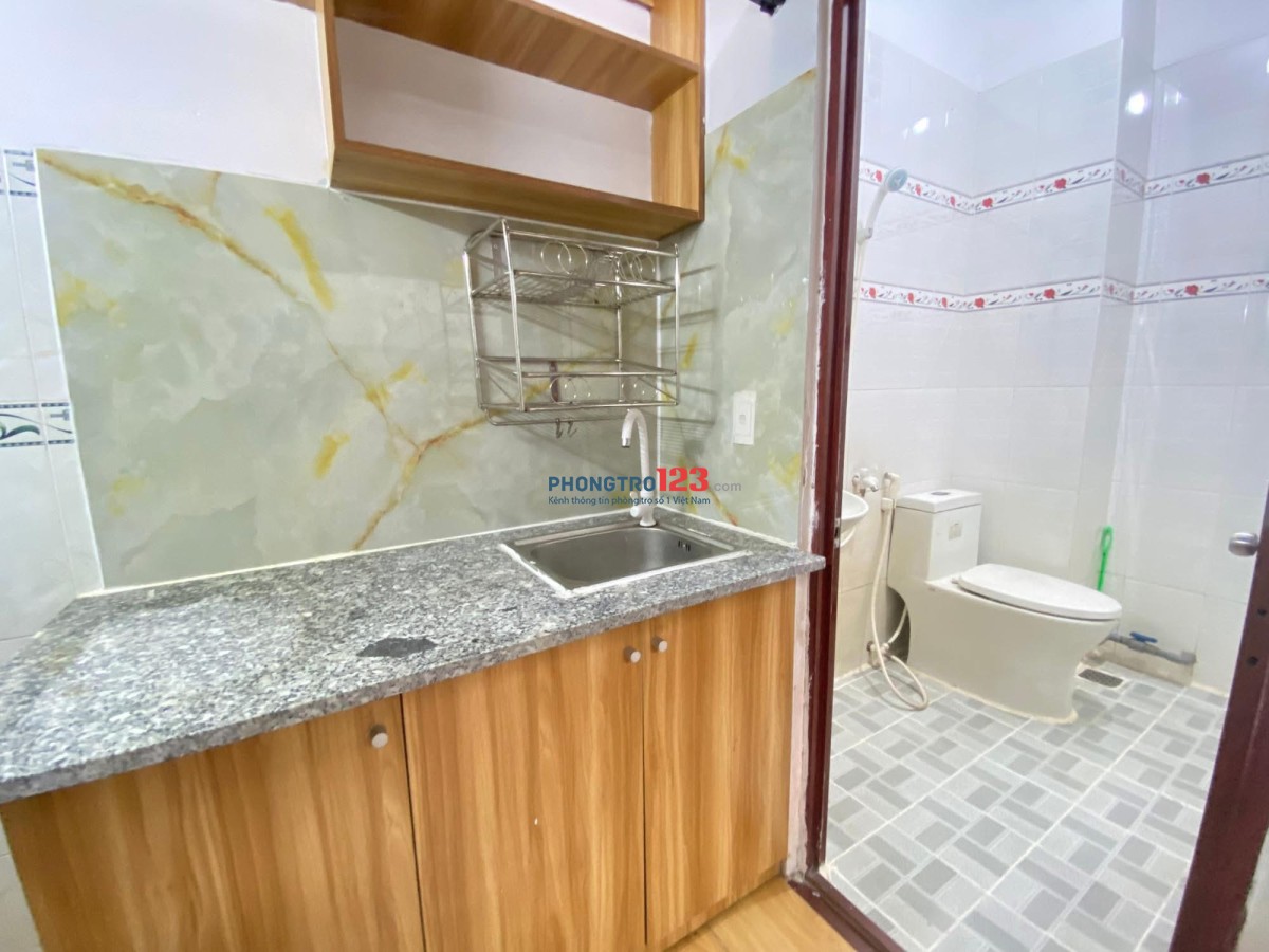Phòng Trọ Giá RẺ, Sẳn máy lạnh, thang máy, Ngay cạnh AEON Tân Phú 300m, Ngay Đại Học Công Thương