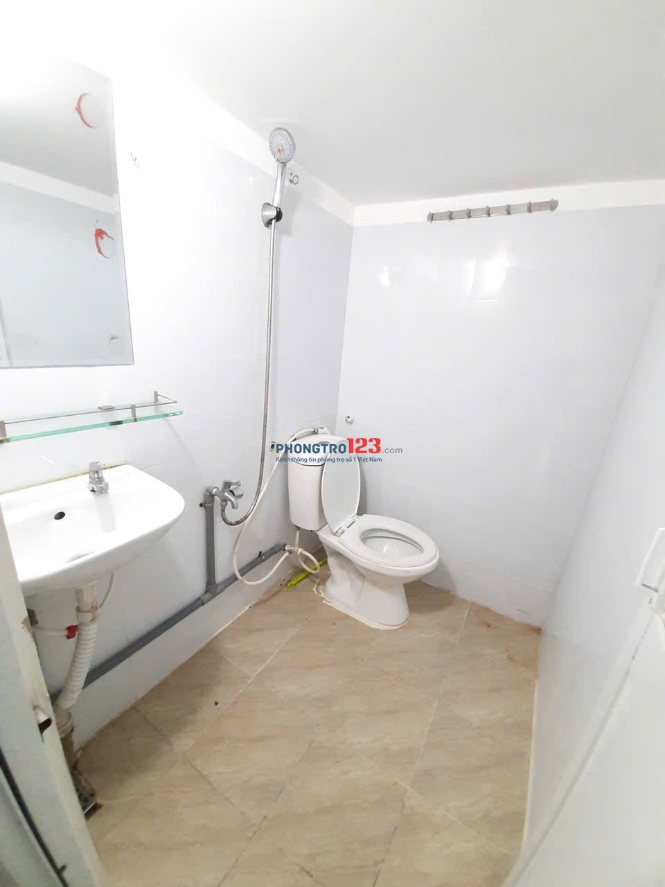 Cho thuê phòng trọ quận Tân Phú có gác máy lạnh, để xe miễn phí