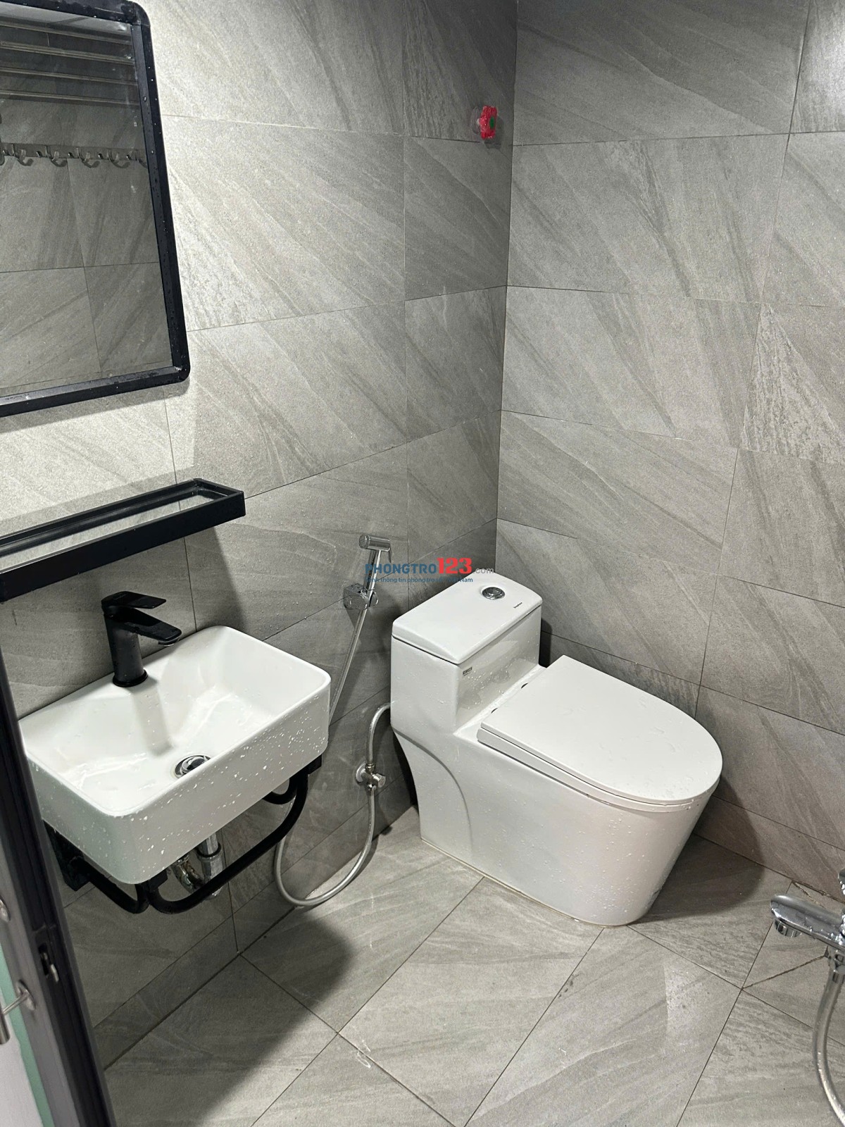 Mình pass phòng hợp đồng đến Tháng 5 năm sau (chính chủ )