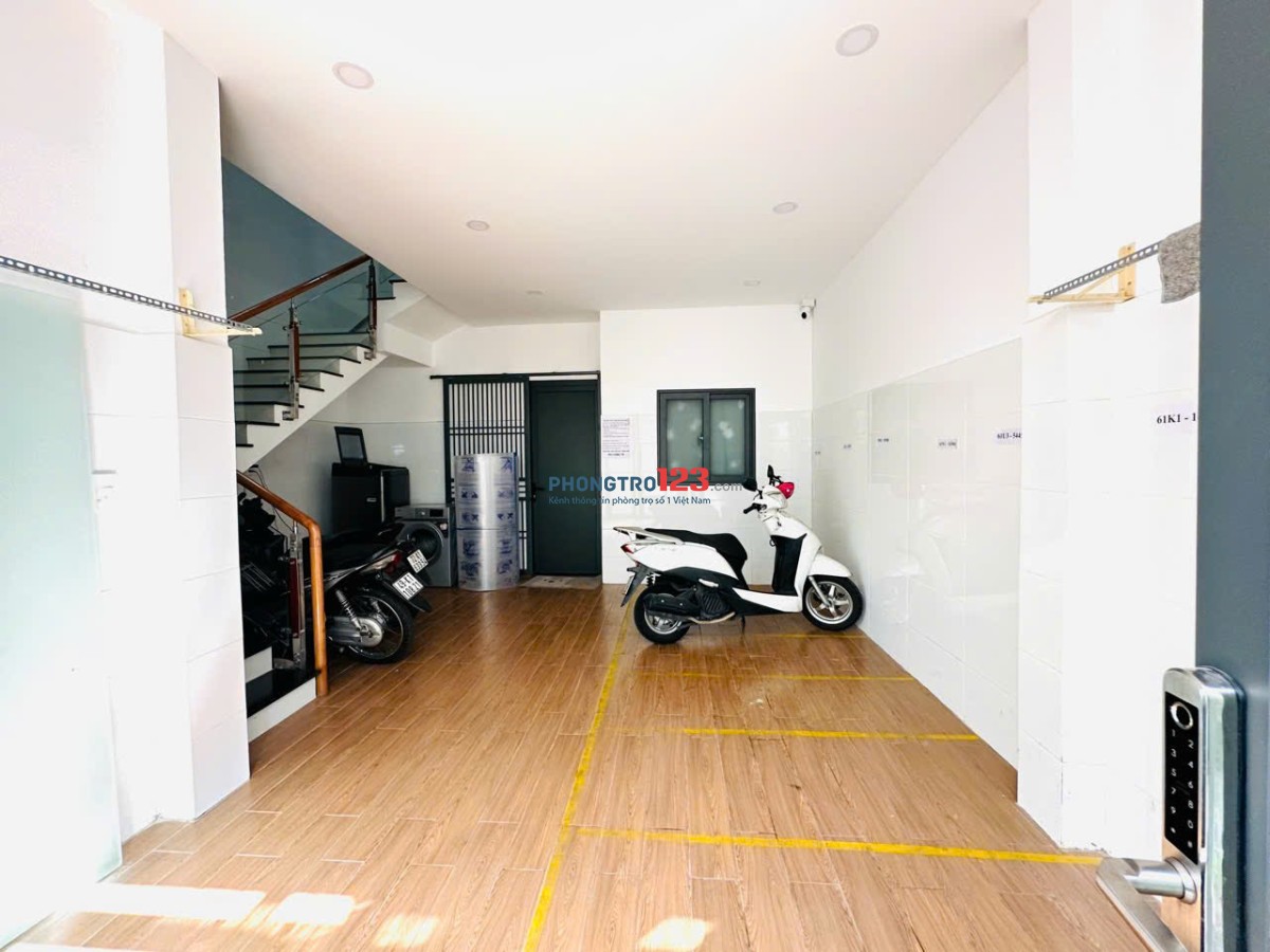 Cho thuê phòng studio ở Nguyễn Hữu Cảnh gíap Q1, có cửa sổ thoáng nhà mới sạch đẹp