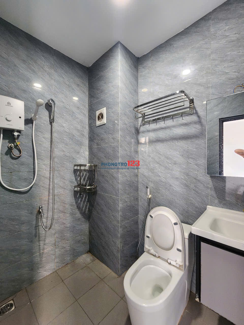 PHÒNG MỚI XÂY MẶT TIỀN LÂM VĂN BỀN , CỬA SỔ LỚN SIÊU TO KHỔNG LỒ MÀ LẠI CÒN THOÁNG MÁT