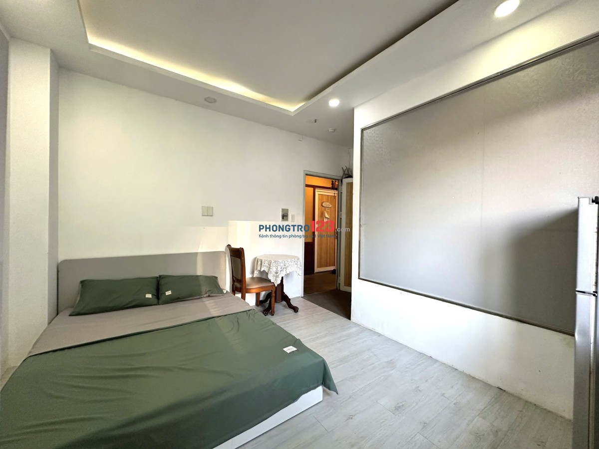 Cho thuê phòng cửa sổ thoáng , nhà mặt tiền thang máy giá chỉ 5tr5 tại Phú Nhuận