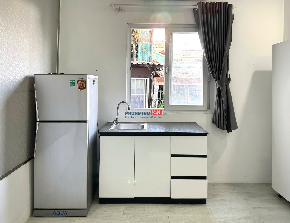 Cho thuê phòng cửa sổ thoáng , nhà mặt tiền thang máy giá chỉ 5tr5 tại Phú Nhuận