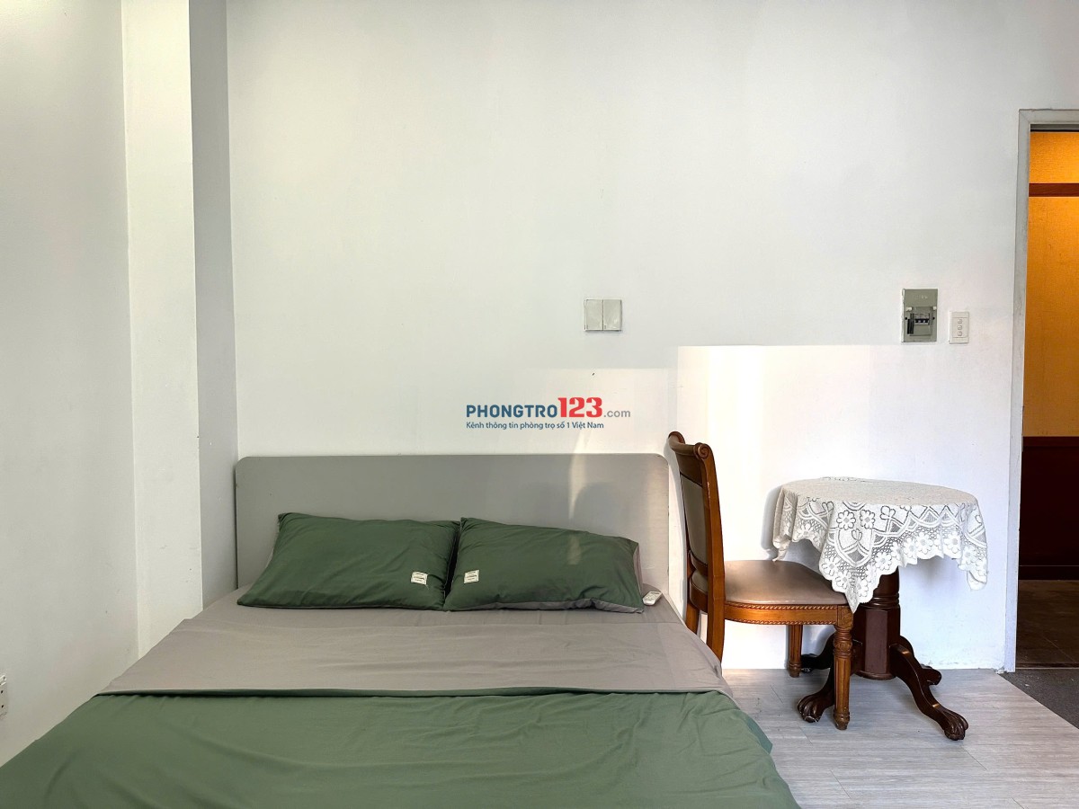 Cho thuê phòng cửa sổ thoáng , nhà mặt tiền thang máy giá chỉ 5tr5 tại Phú Nhuận