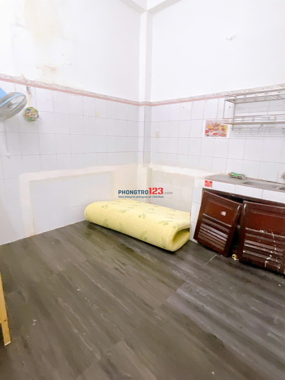 Phòng tầng trệt đầy đủ nội thất gần Cao Thắng Quận 3 tolet trong