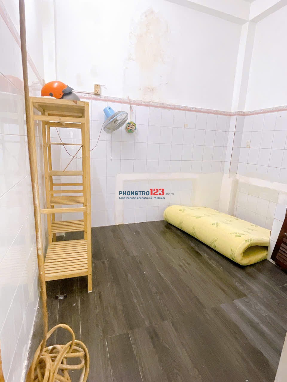 Phòng tầng trệt đầy đủ nội thất gần Cao Thắng Quận 3 tolet trong