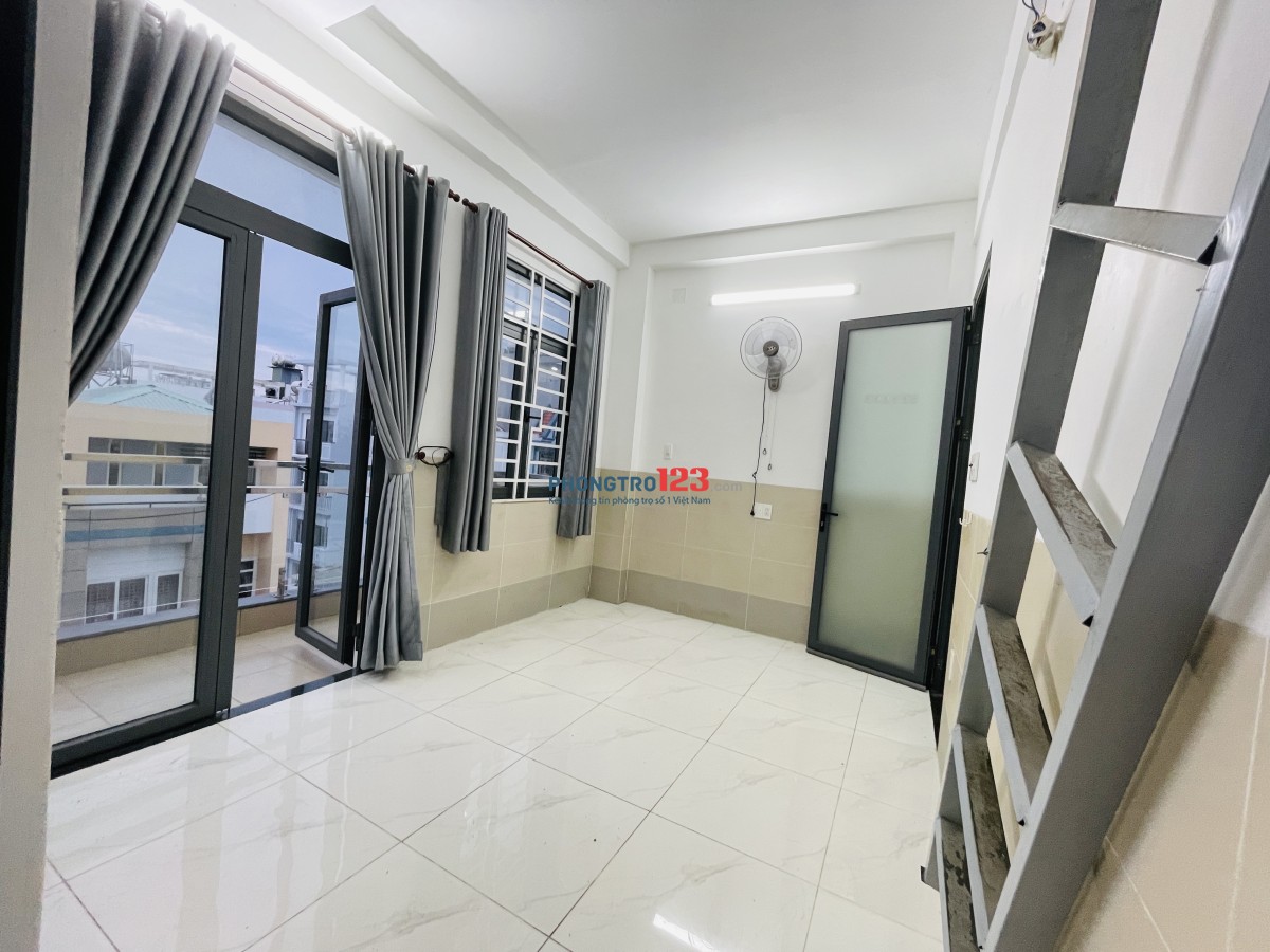 Duplex full nội thất, ban công - Nhà mới có thang máy - PCCC hiện đại - Giờ giấc tự do