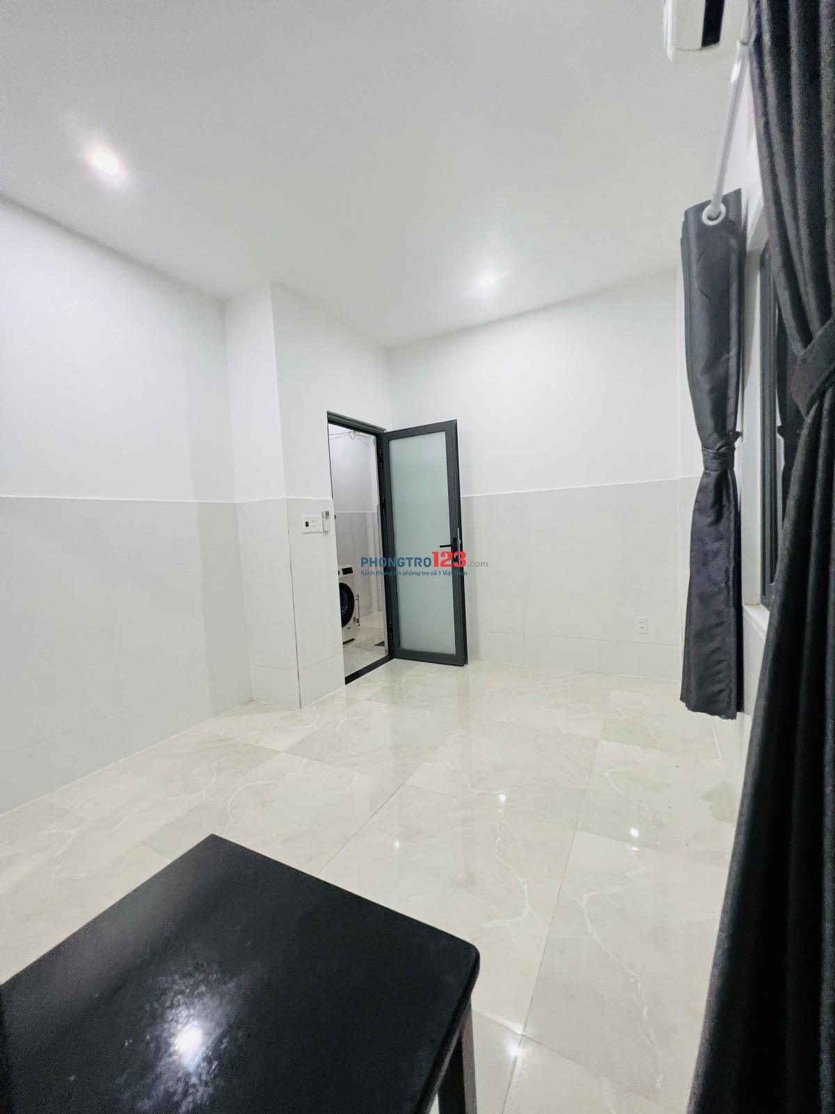 Phòng Mới Có Máy Lạnh , Cửa Sổ thoáng mát , ngay Gigamall