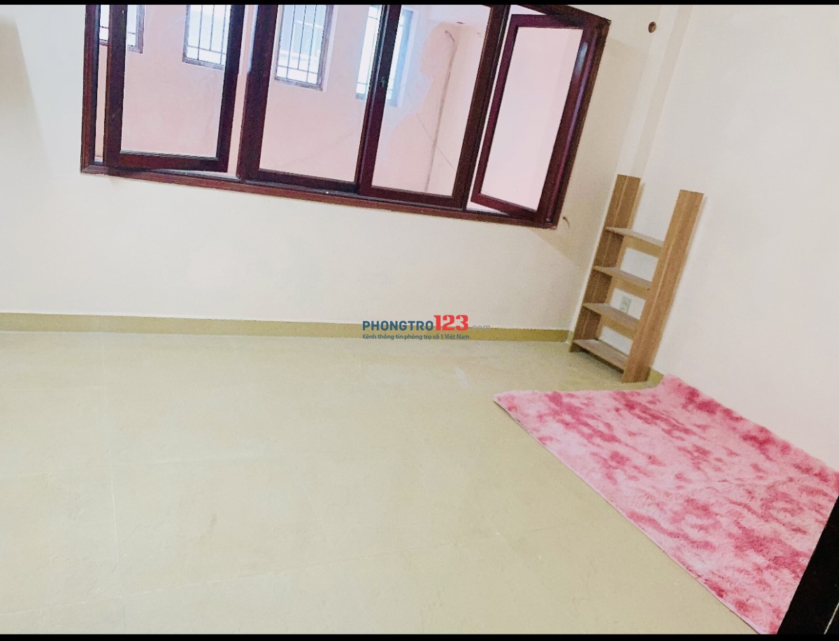 Phòng thoáng Đẹp Lạc Long Quân (Phòng trống)