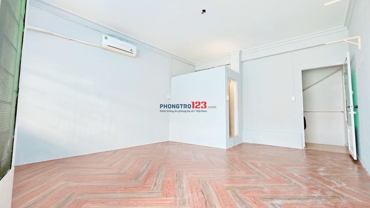 30/03 TRỐNG, phòng cực rộng 50m2, mới sơn sửa, view máy bay, máy lạnh, sàn gỗ, bếp, sát ĐH Luật