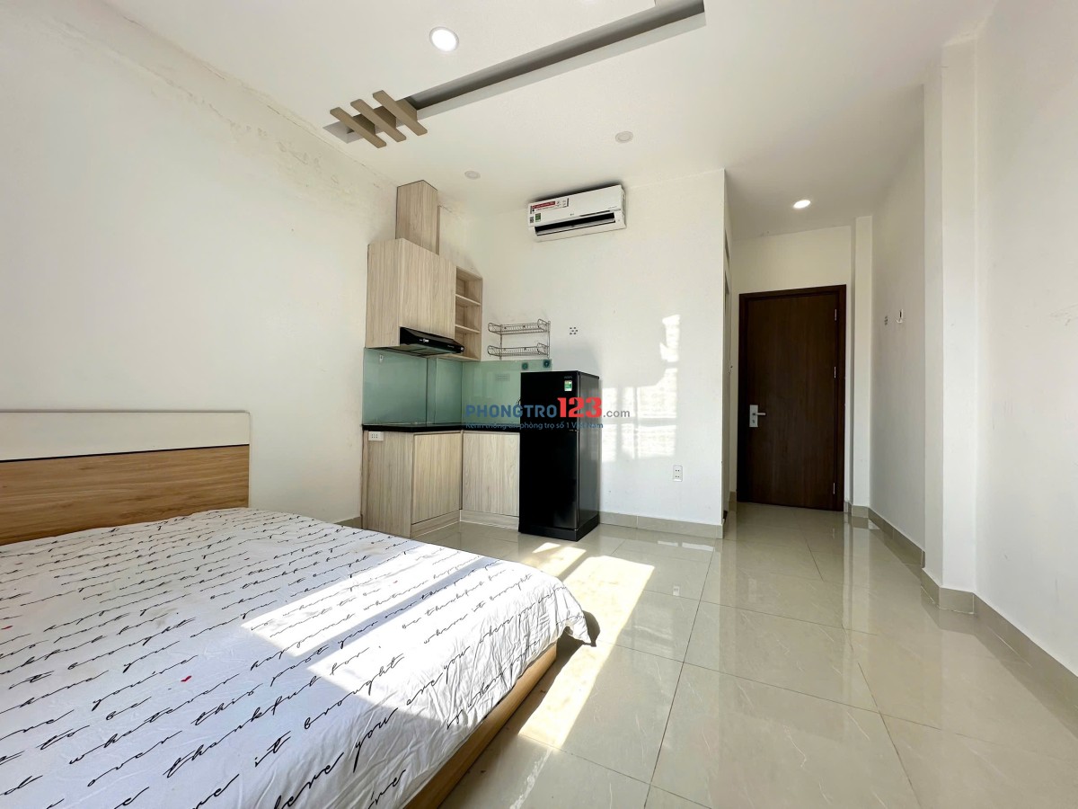 CHO THUÊ PHÒNG BAN CÔNG FULL NỘI THẤT GẦN CÔNG VIÊN LÊ THỊ RIÊNG