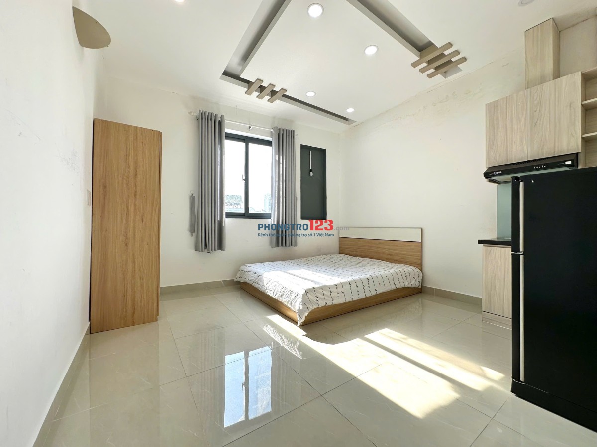 CHO THUÊ PHÒNG BAN CÔNG FULL NỘI THẤT GẦN CÔNG VIÊN LÊ THỊ RIÊNG