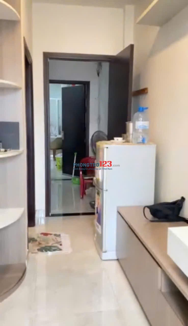 Cho thuê căn hộ quận 3 - Full NT - Ban công cửa sổ lớn - đường hai bà trưng