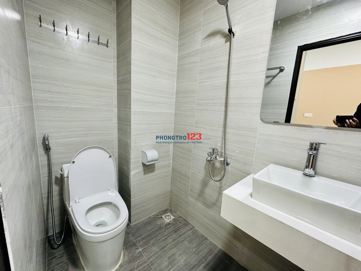 CHO THUÊ PHÒNG MỚI 100% CÓ BAN CÔNG - FULL NỘI THẤT - THANG MÁY - GẦN NGÃ TƯ HÀNG XANH
