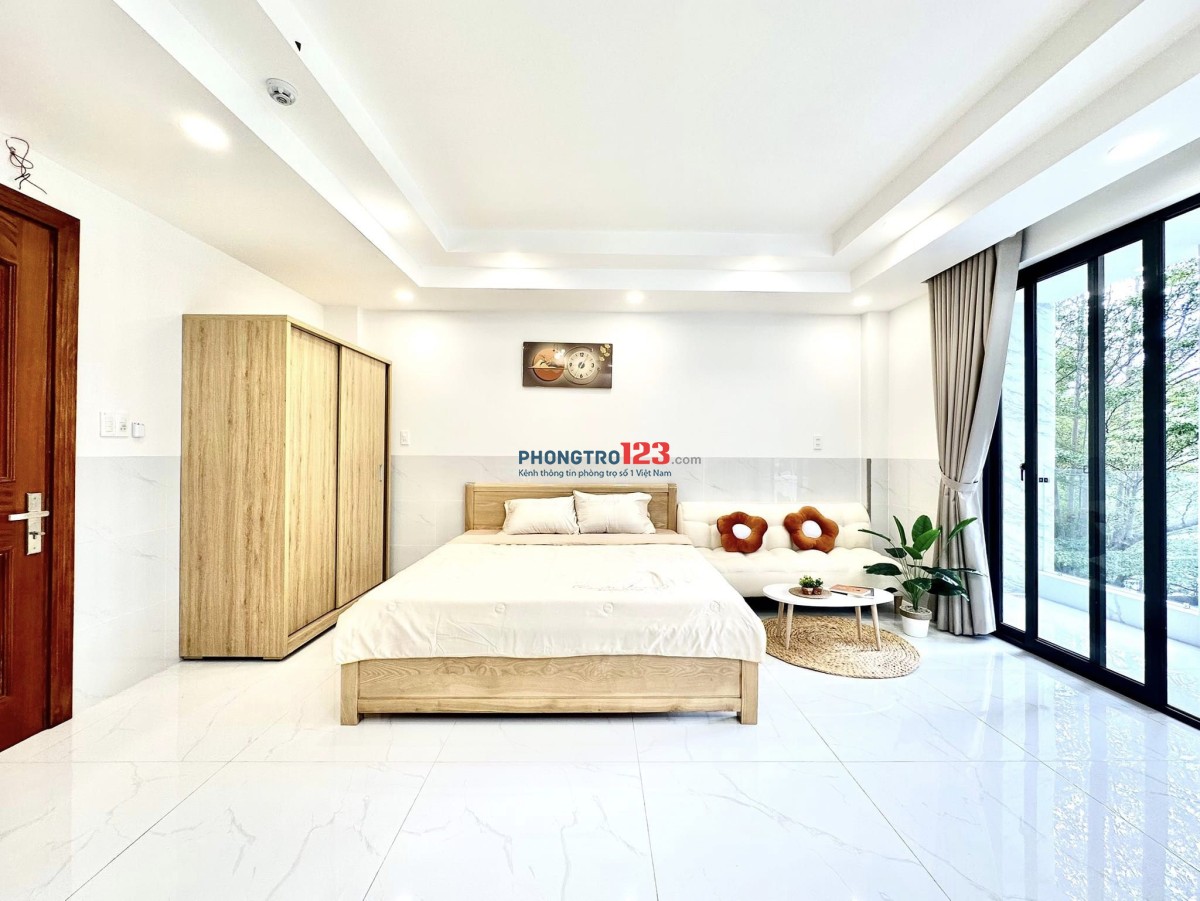 CHO THUÊ PHÒNG MỚI 100% CÓ BAN CÔNG - FULL NỘI THẤT - THANG MÁY - GẦN NGÃ TƯ HÀNG XANH