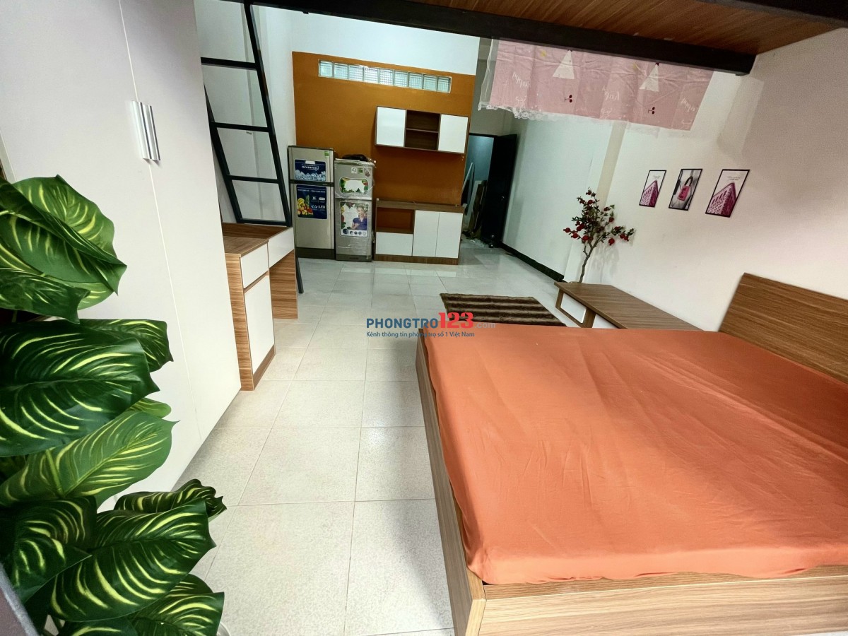 Đuplex Ban công lớn 45M2 Full Nội Thất Ngay chợ Phạm Văn Hai