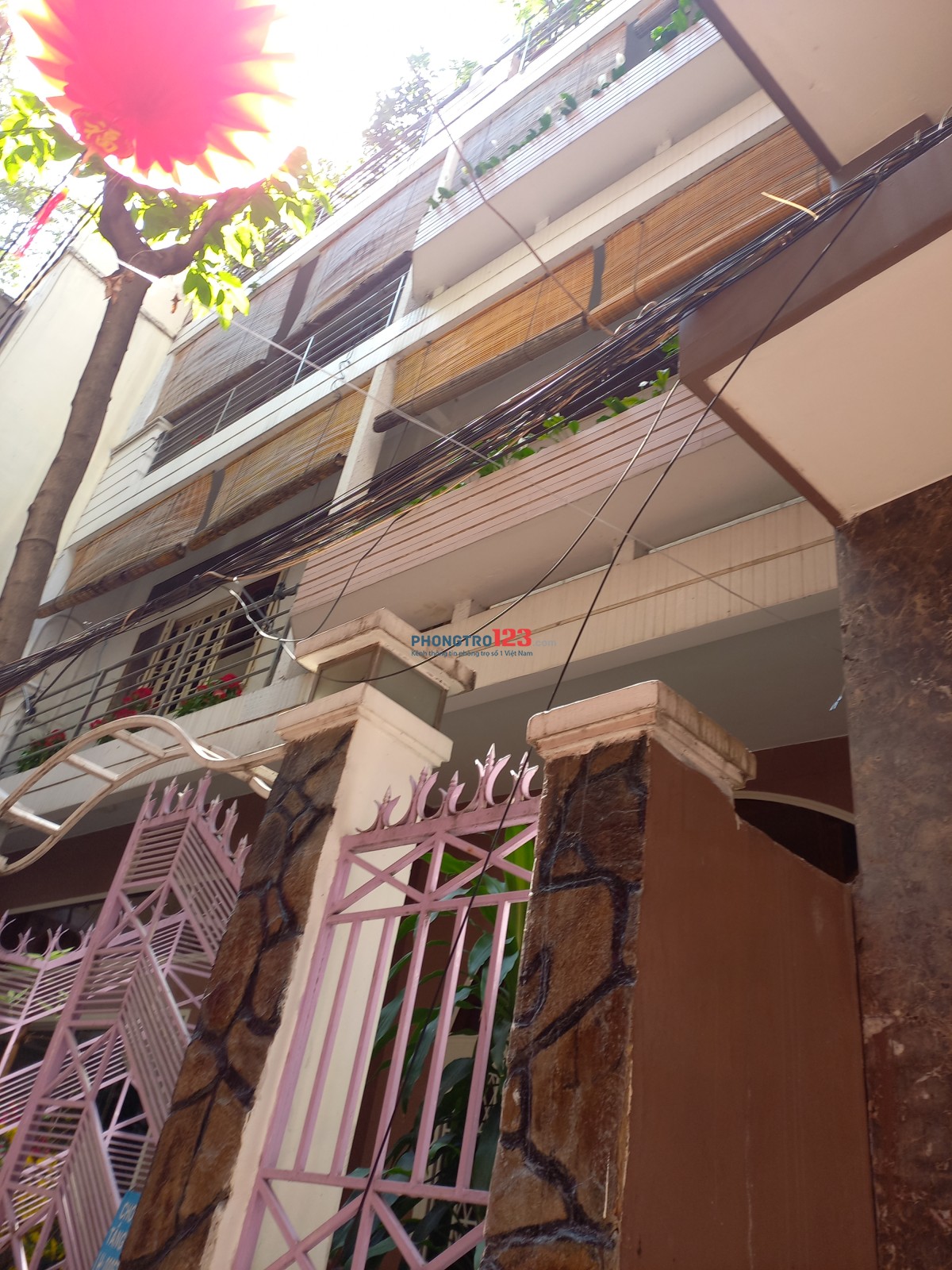 Cho thuê tầng trệt nhà Bùi Thị Xuân, Q.1